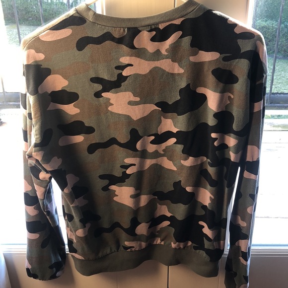 H & M Divided camo sweatshirt - Picture 6 of 6